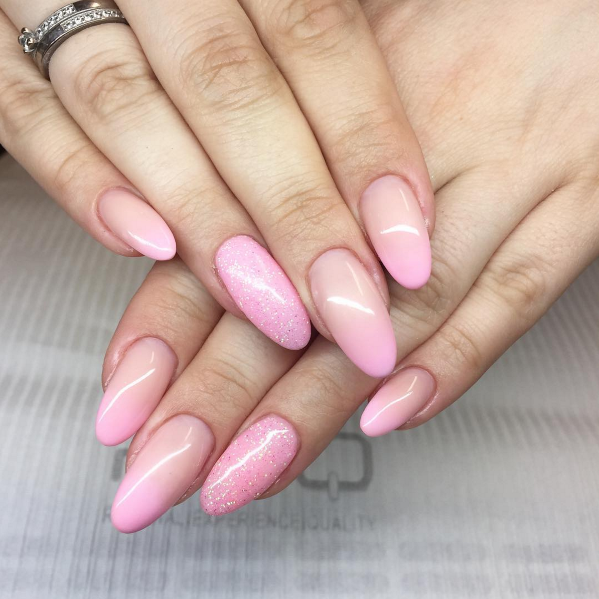 hombre-pink-nails