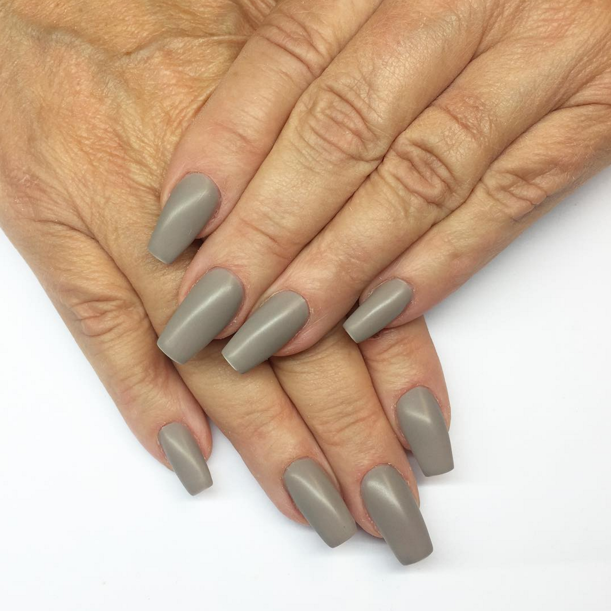 mate-grey-nails
